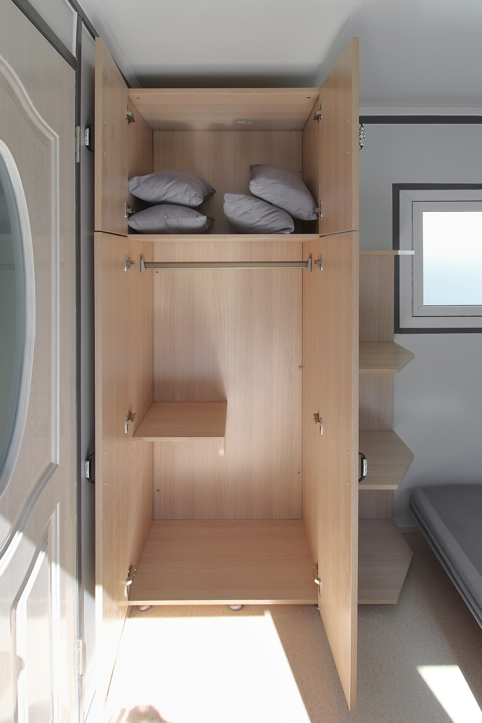 M&B | Modular Housing Pod - Port Shipping Containers